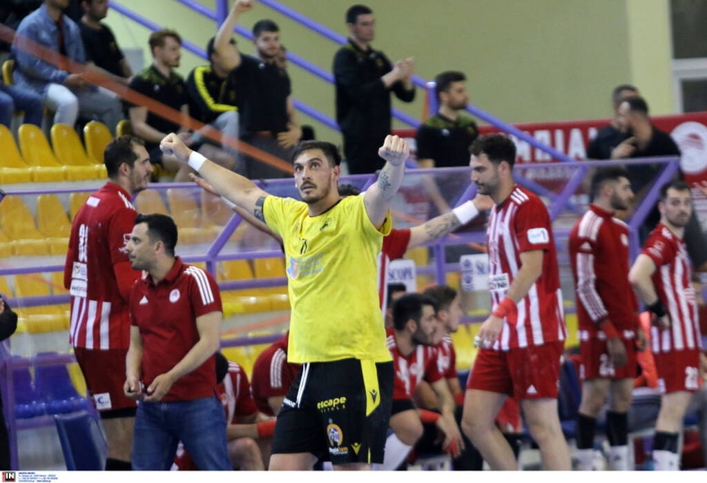 Χάντμπολ: Η στιγμή της έντασης στο Ολυμπιακός-ΑΕΚ (photos+video)