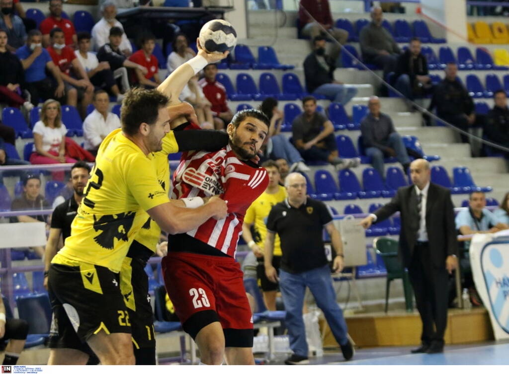 Χάντμπολ: Η στιγμή της έντασης στο Ολυμπιακός-ΑΕΚ (photos+video)