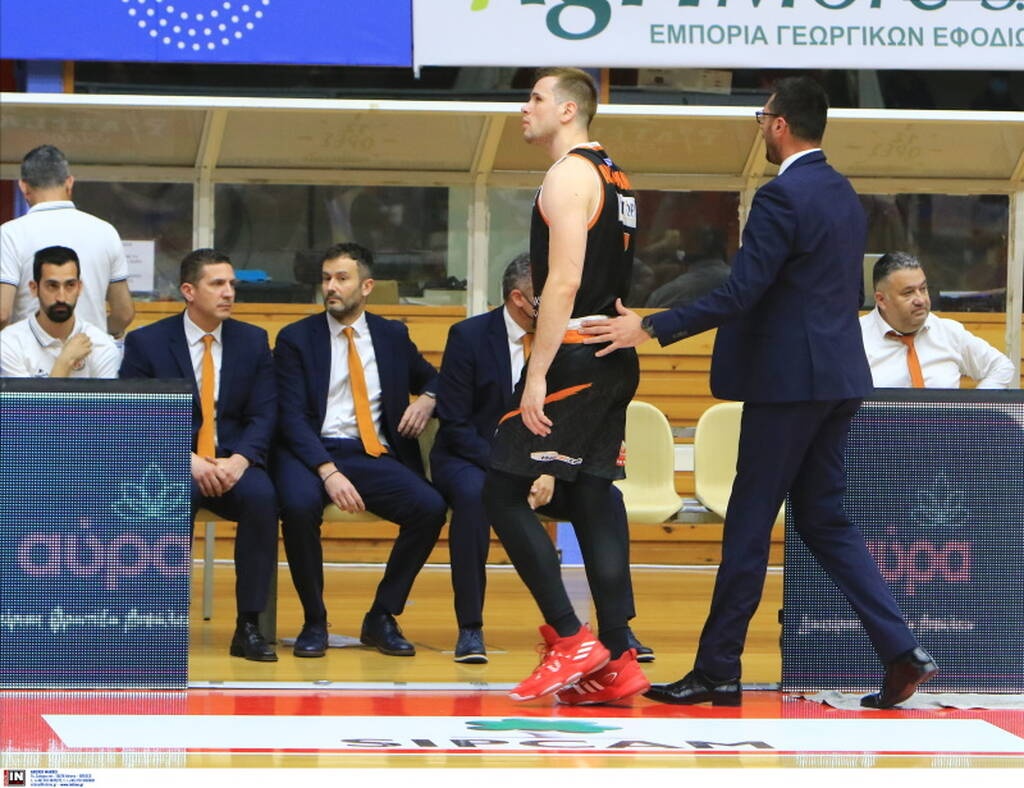 Επεισόδιο Αγραβάνη με Ζάρα - «Γαλλικά» και αποβολές (photos+video)