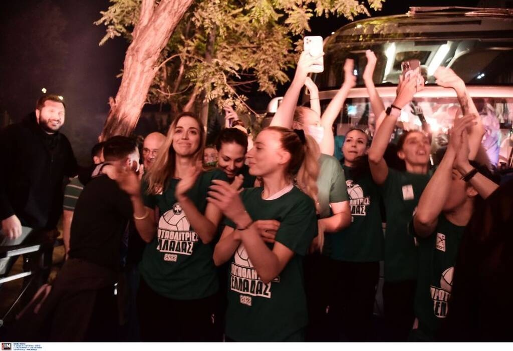 Παναθηναϊκός: Ξέφρενο πάρτι στη Λεωφόρο για τις Πρωταθλήτριες στο βόλεϊ (video+photos)