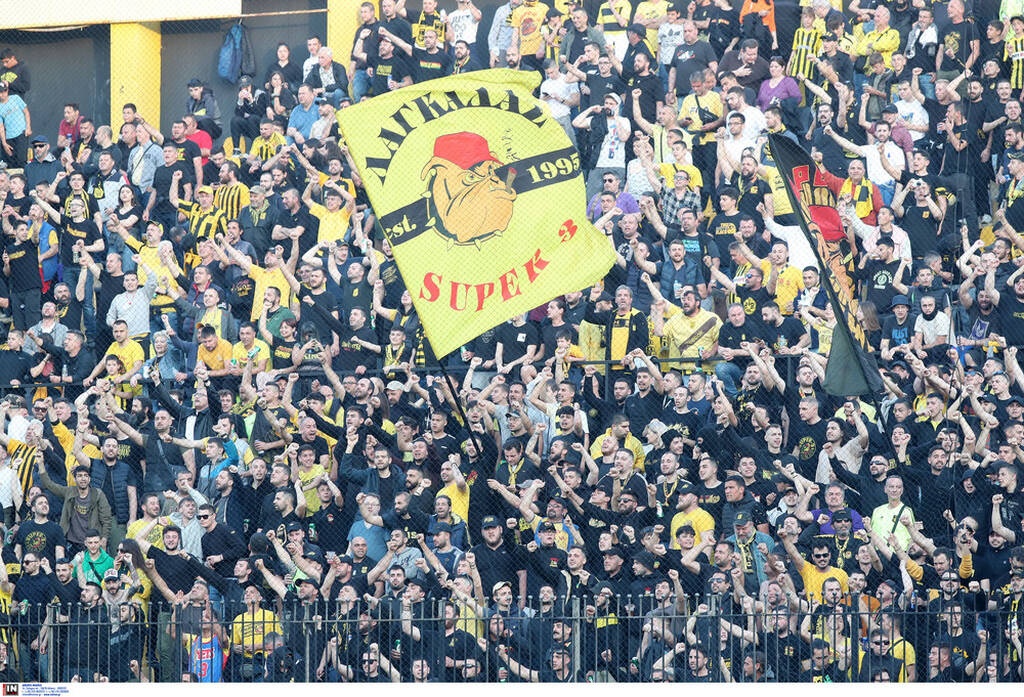 Άρης-ΑΕΚ: Αποθέωση Αραούχο στο «Κλ. Βικελίδης» - Βραβεύτηκε για την αφιέρωση στον Άλκη