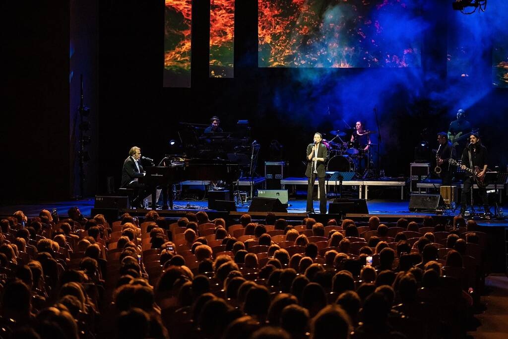 Στέφανος Κορκολής: Εντυπωσιακή Sold Out συναυλία στο Παλλάς (photo+video)