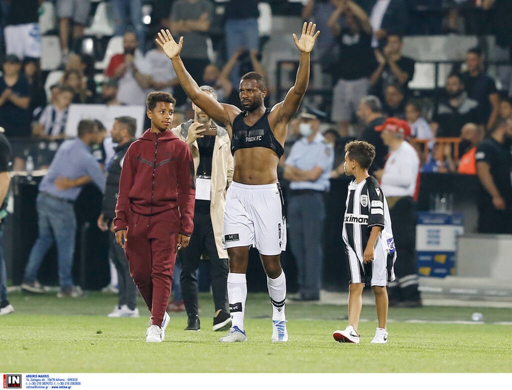 ΠΑΟΚ-Παναθηναϊκός: Λύγισε ο Βαρέλα στο αντίο κι αποθεώθηκε – «Τι έκανες μπαμπά στον ΠΑΟΚ;» (pics)