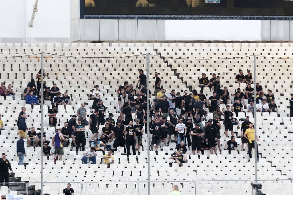 AEK-Ολυμπιακός: Εκρηκτική ατμόσφαιρα στο ΟΑΚΑ - Γιούχα και συνθήματα κατά πάντων (photos)