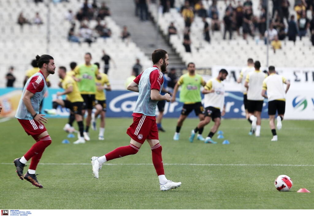 AEK-Ολυμπιακός: Εκρηκτική ατμόσφαιρα στο ΟΑΚΑ - Γιούχα και συνθήματα κατά πάντων (photos)