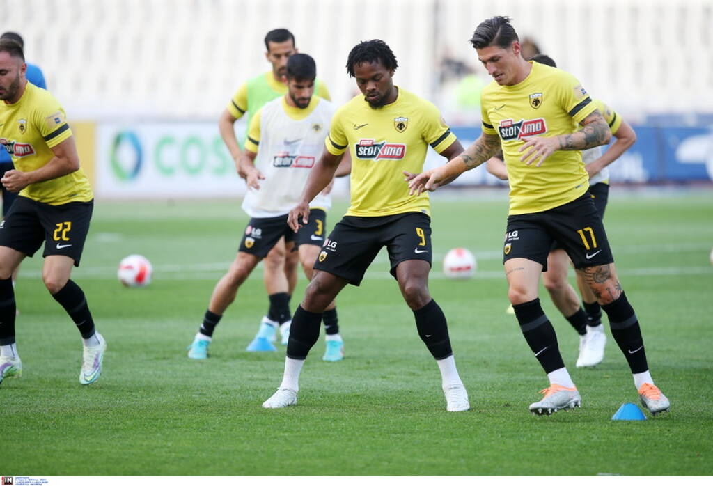 AEK-Ολυμπιακός: Εκρηκτική ατμόσφαιρα στο ΟΑΚΑ - Γιούχα και συνθήματα κατά πάντων (photos)