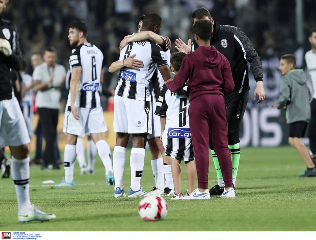 ΠΑΟΚ-Παναθηναϊκός: Λύγισε ο Βαρέλα στο αντίο κι αποθεώθηκε – «Τι έκανες μπαμπά στον ΠΑΟΚ;» (pics)