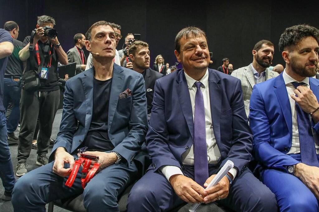 Γιώργος Μπαρτζώκας και Εργκίς Αταμάν κατά τη διάρκεια της εκδήλωσης - Intime