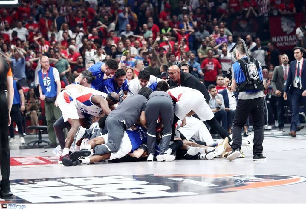 Ολυμπιακός-Αναντολού Εφές: Το απίθανο τρίποντο του Μίτσιτς και το ξέσπασμα στο Βελιγράδι (video)