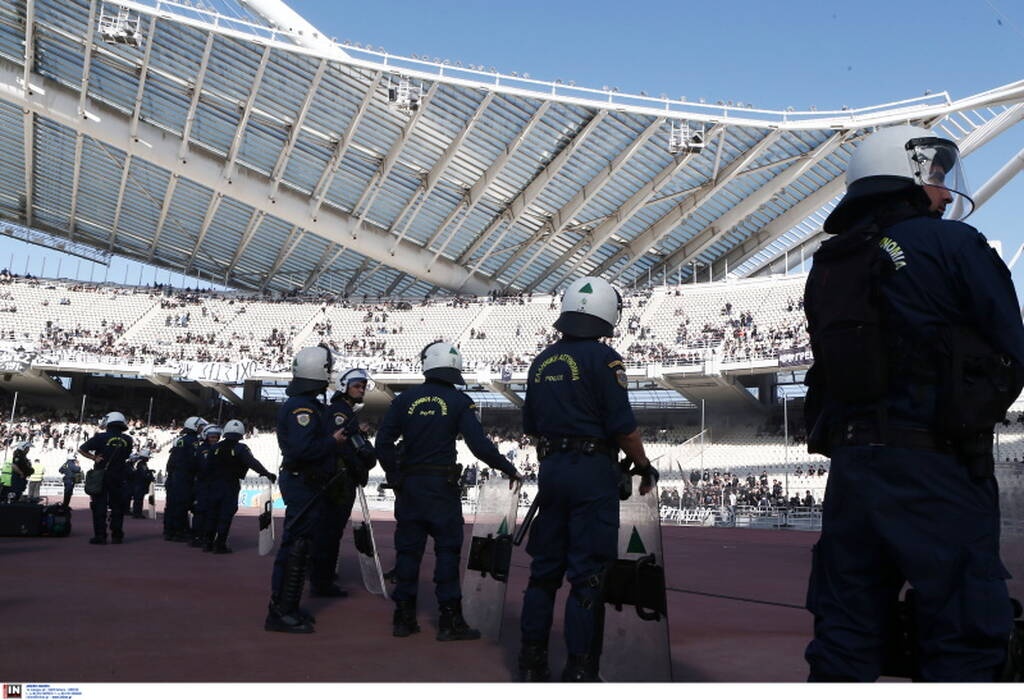 Τελικός Κυπέλλου Ελλάδας: Ένταση στις εξέδρες με την αστυνομία (photos+video)