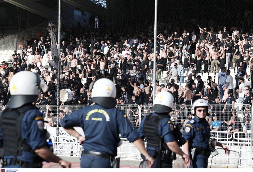 Τελικός Κυπέλλου Ελλάδας: Ένταση στις εξέδρες με την αστυνομία (photos+video)