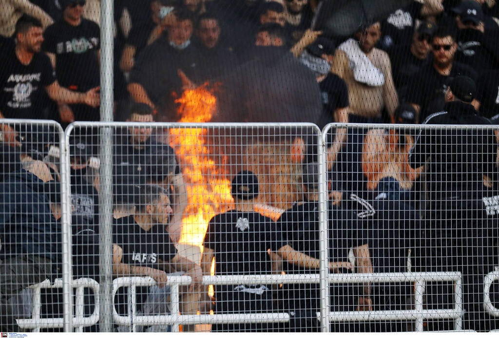 Τελικός Κυπέλλου Ελλάδας: Φωτιά στην εξέδρα του ΠΑΟΚ (photos+video)