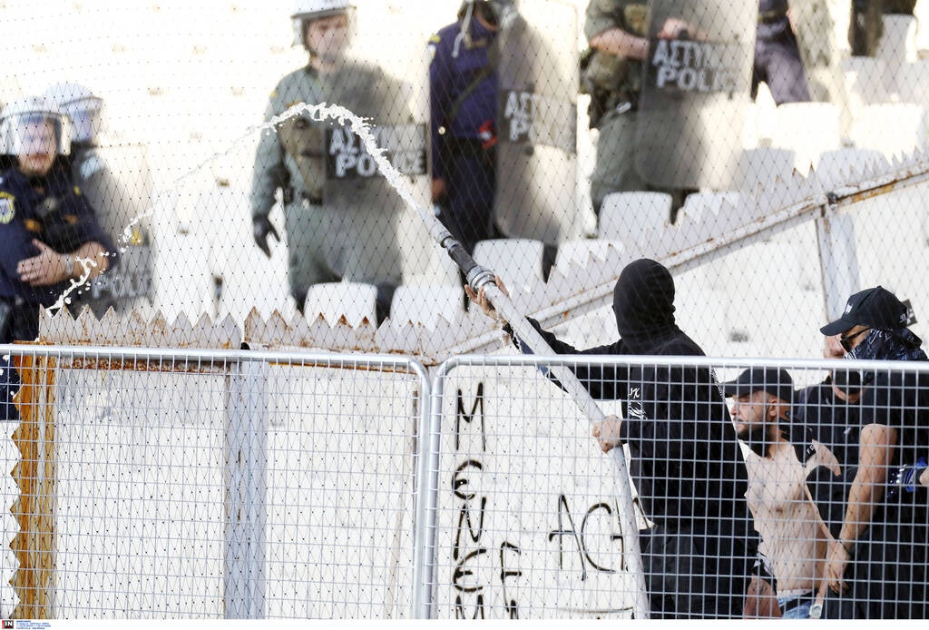 Πήρε πυροσβεστική μάνικα οπαδός του ΠΑΟΚ