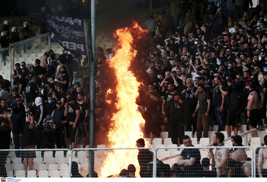 Τελικός Κυπέλλου Ελλάδας: Φωτιά στην εξέδρα του ΠΑΟΚ (photos+video)