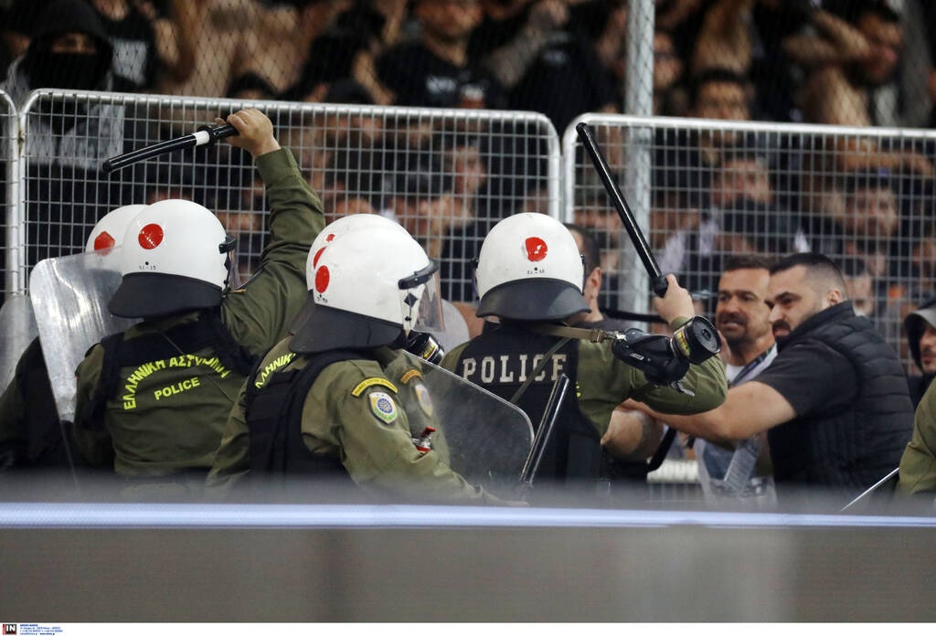 Τελικός Κυπέλλου Ελλάδας: Επεισόδια οπαδών του ΠΑΟΚ με ΜΑΤ - Σκληρές εικόνες στο ΟΑΚΑ