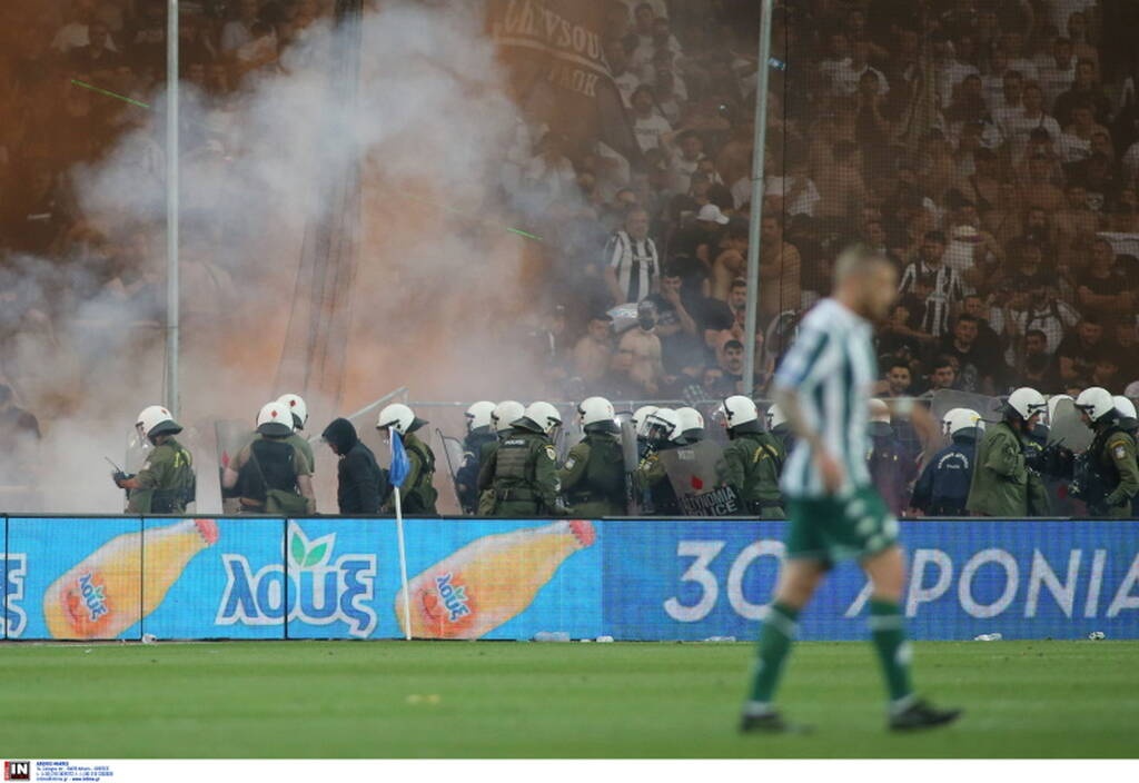 Τελικός Κυπέλλου Ελλάδας: Επεισόδια οπαδών του ΠΑΟΚ με ΜΑΤ - Σκληρές εικόνες στο ΟΑΚΑ