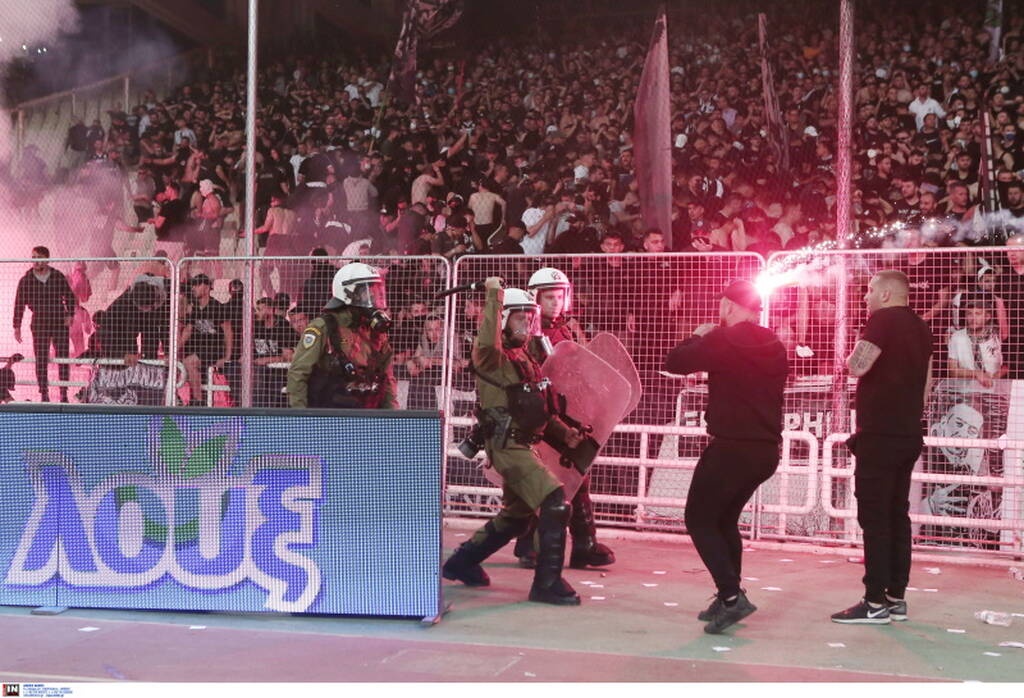Τελικός Κυπέλλου Ελλάδας: Επεισόδια οπαδών του ΠΑΟΚ με ΜΑΤ - Σκληρές εικόνες στο ΟΑΚΑ
