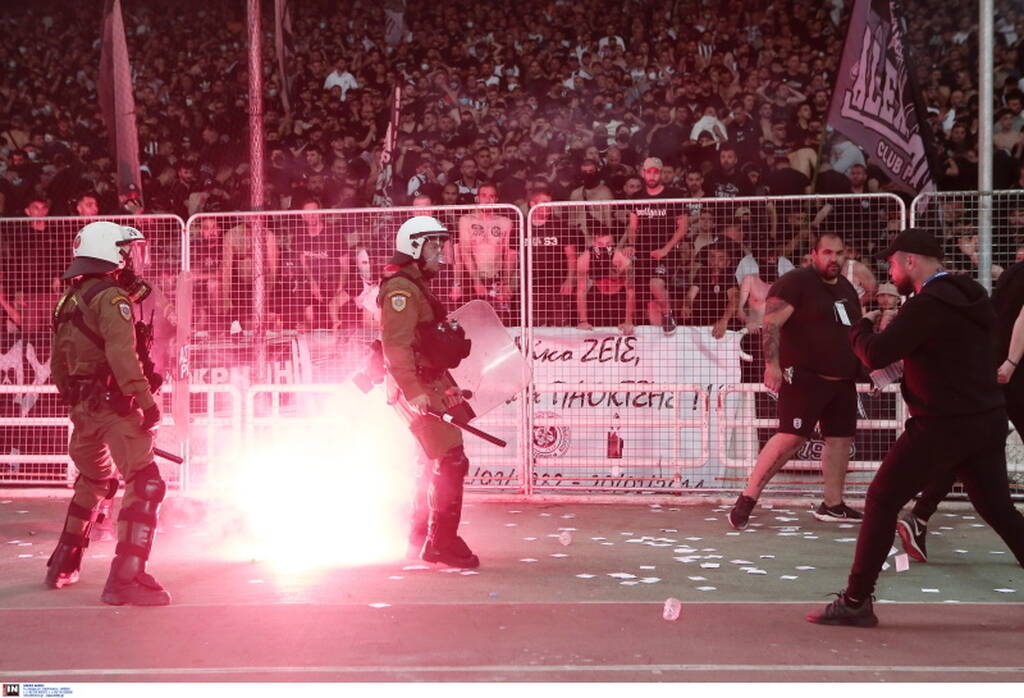 Τελικός Κυπέλλου Ελλάδας: Επεισόδια οπαδών του ΠΑΟΚ με ΜΑΤ - Σκληρές εικόνες στο ΟΑΚΑ