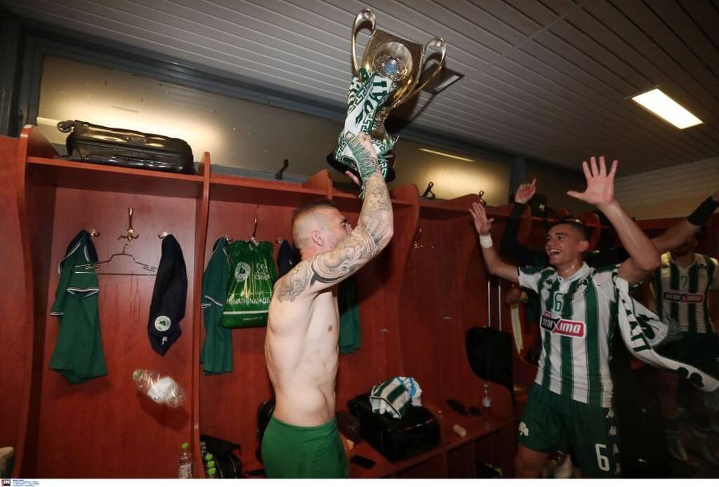 Τελικός Κυπέλλου Ελλάδας: Απίθανο πάρτι και στα αποδυτήρια του Παναθηναϊκού με την κούπα (vid)