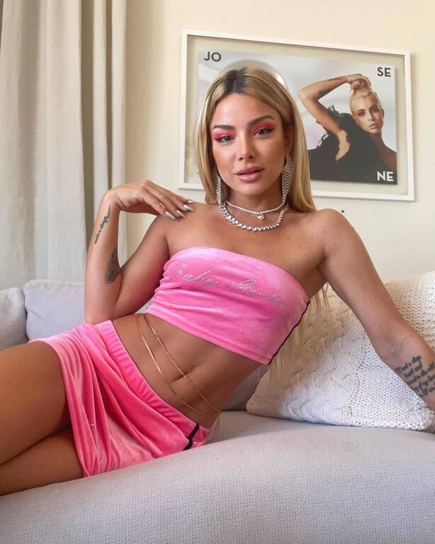 Instagram / Josephine