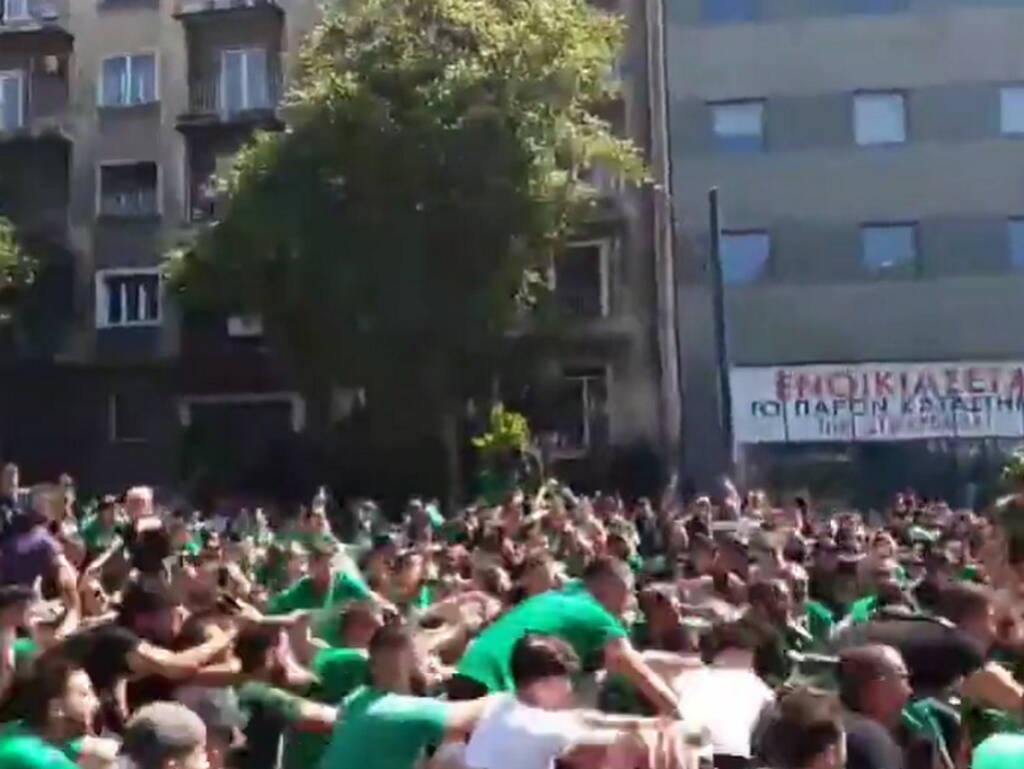 Συγκέντρωση οπαδών του Παναθηναϊκού στη Λεωφόρο