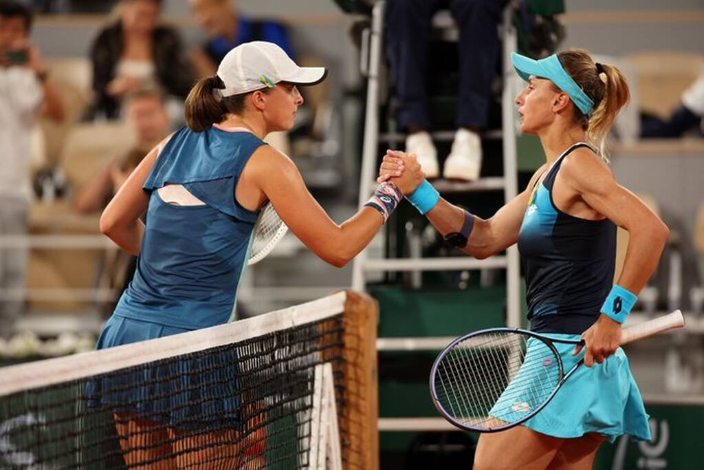 Roland Garros: Σαρωτική νίκη για την Σβιάτεκ, αγχωτική νίκη για την Αζαρένκα