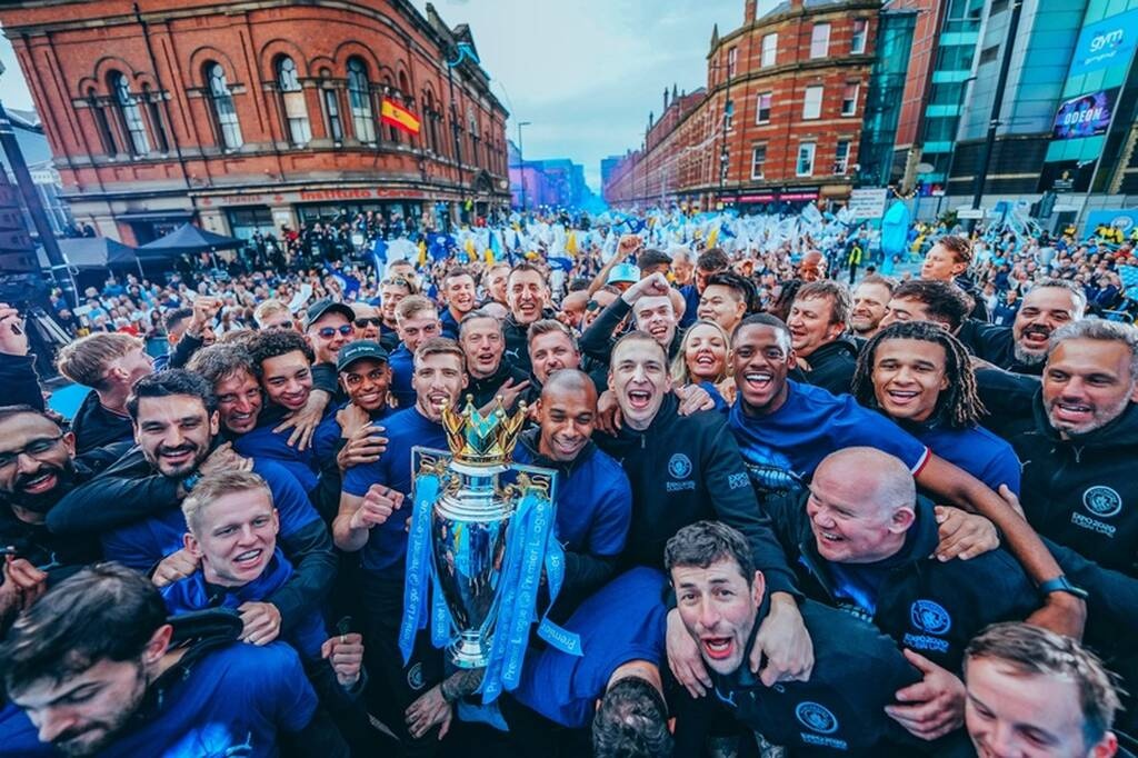 Premier League: Ντελίριο για τη Μάντσεστερ Σίτι και ο Γουαρδιόλα με το πούρο (pics)