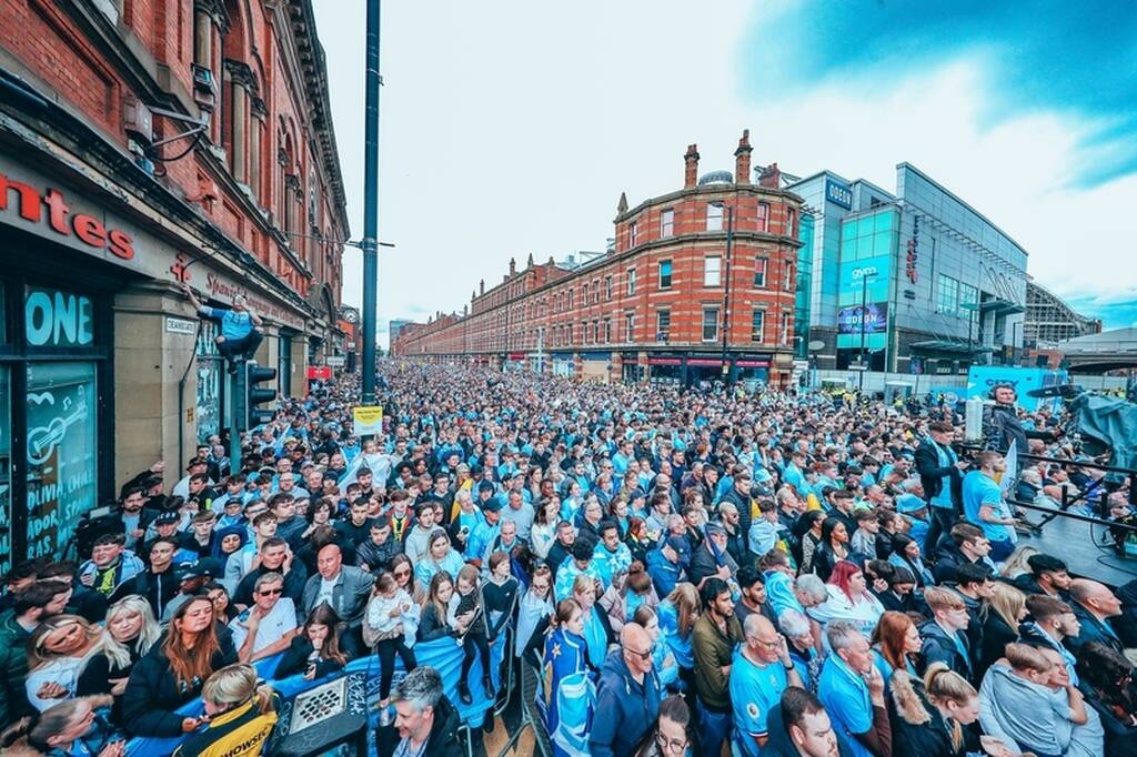 Premier League: Ντελίριο για τη Μάντσεστερ Σίτι και ο Γουαρδιόλα με το πούρο (pics)