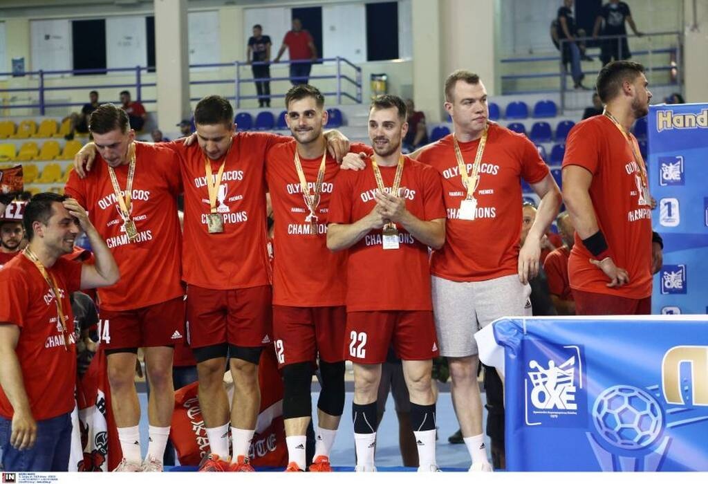 Handball Premier: Η απονομή στον Πρωταθλητή Ολυμπιακό/Όμιλο Ξυνή (video+photos)