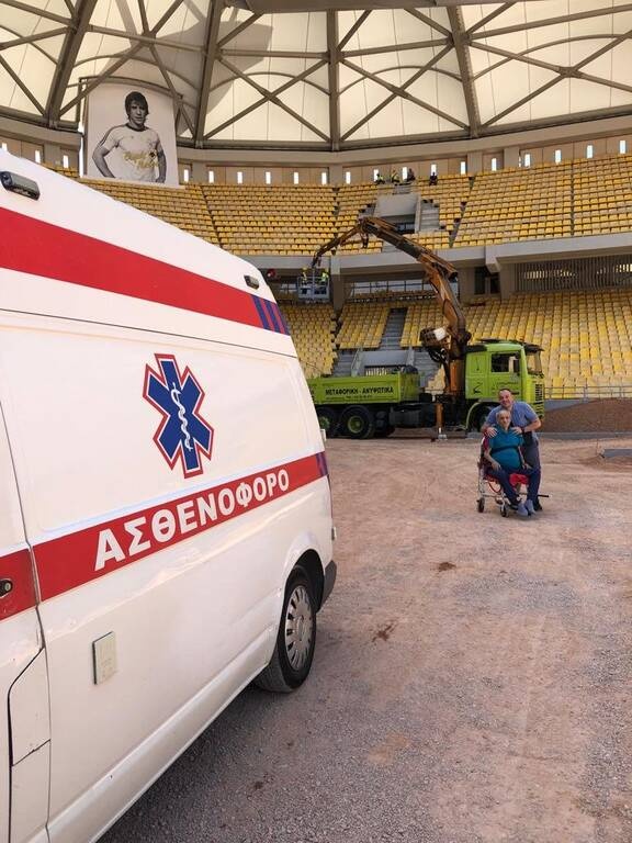 ΑΕΚ: Με το ασθενοφόρο στο «OPAP Arena» φίλαθλος της ομάδας (photos)