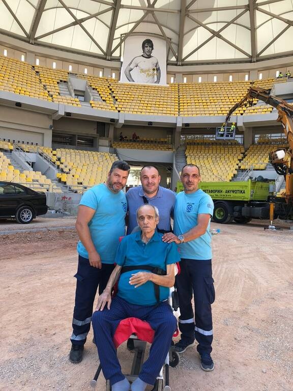 ΑΕΚ: Με το ασθενοφόρο στο «OPAP Arena» φίλαθλος της ομάδας (photos)