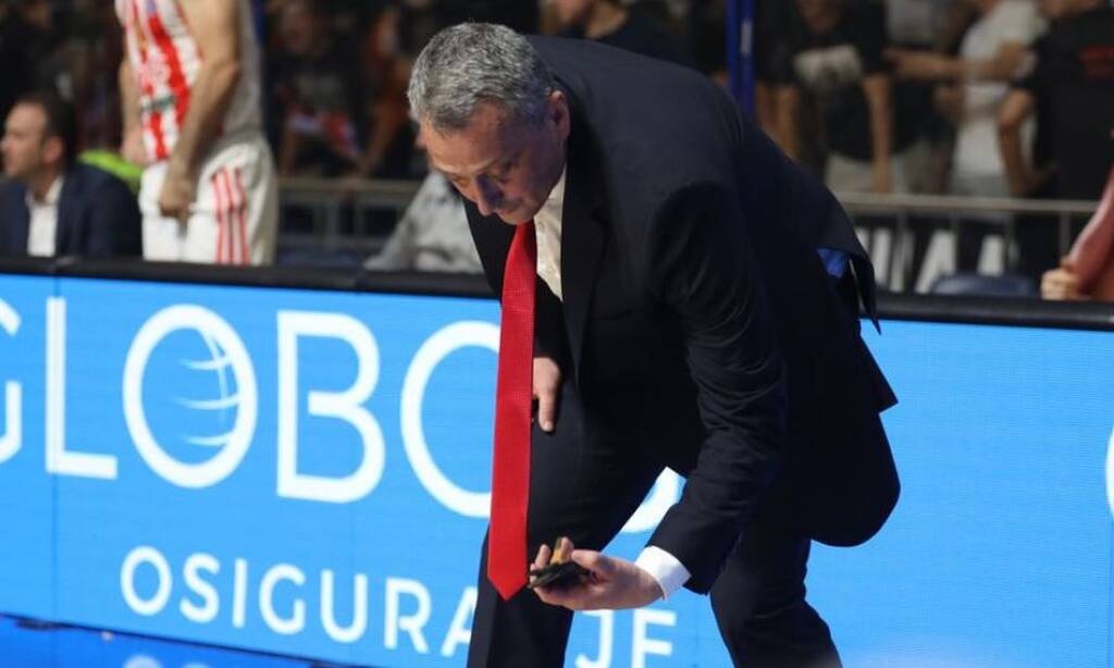 Απίστευτο τι πέταξαν στον προπονητή του Ερυθρού Αστέρα στο «θρίλερ» με την Παρτιζάν! (photo)