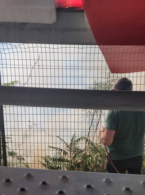 Μπαράζ Γ’ Εθνικής: Απρόοπτο στο γήπεδο του Ρουφ - Πέταξαν καπνογόνο και ξέσπασε φωτιά (photos)