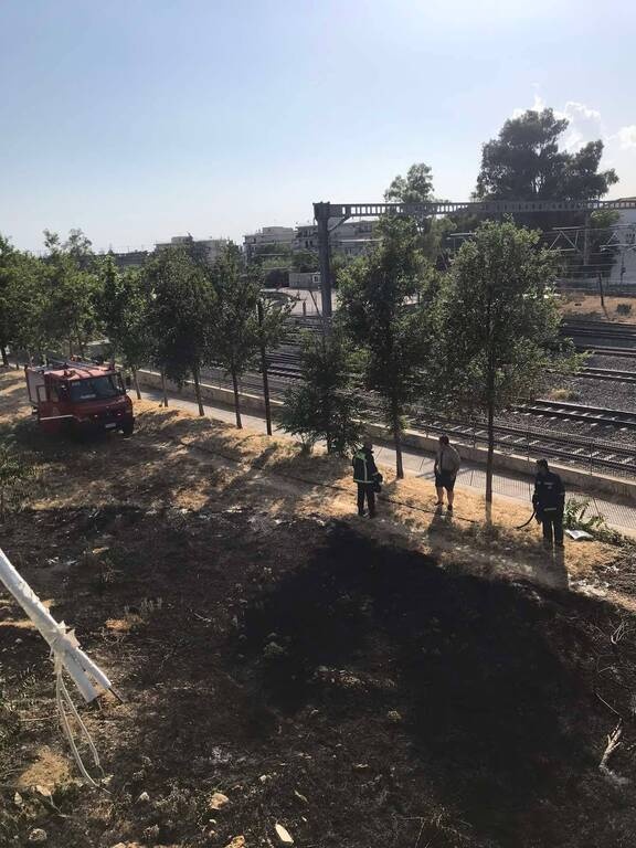 Μπαράζ Γ’ Εθνικής: Απρόοπτο στο γήπεδο του Ρουφ - Πέταξαν καπνογόνο και ξέσπασε φωτιά (photos)