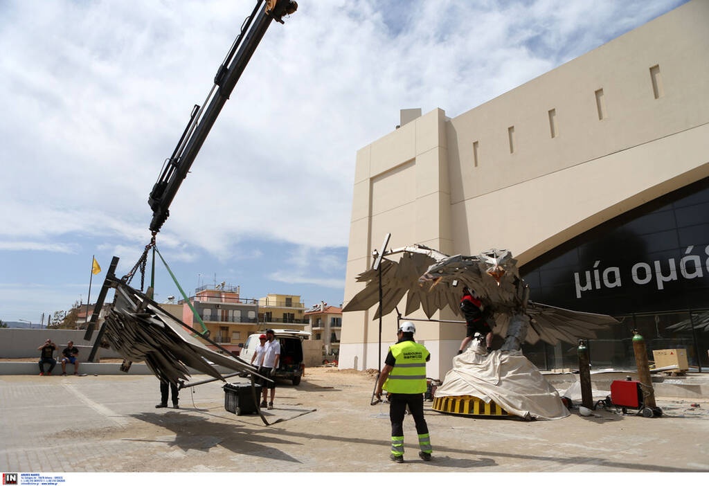 ΑΕΚ: Παίρνει μορφή το γλυπτό – Συνεχίζεται η συναρμολόγηση του δικέφαλου αετού (photos)