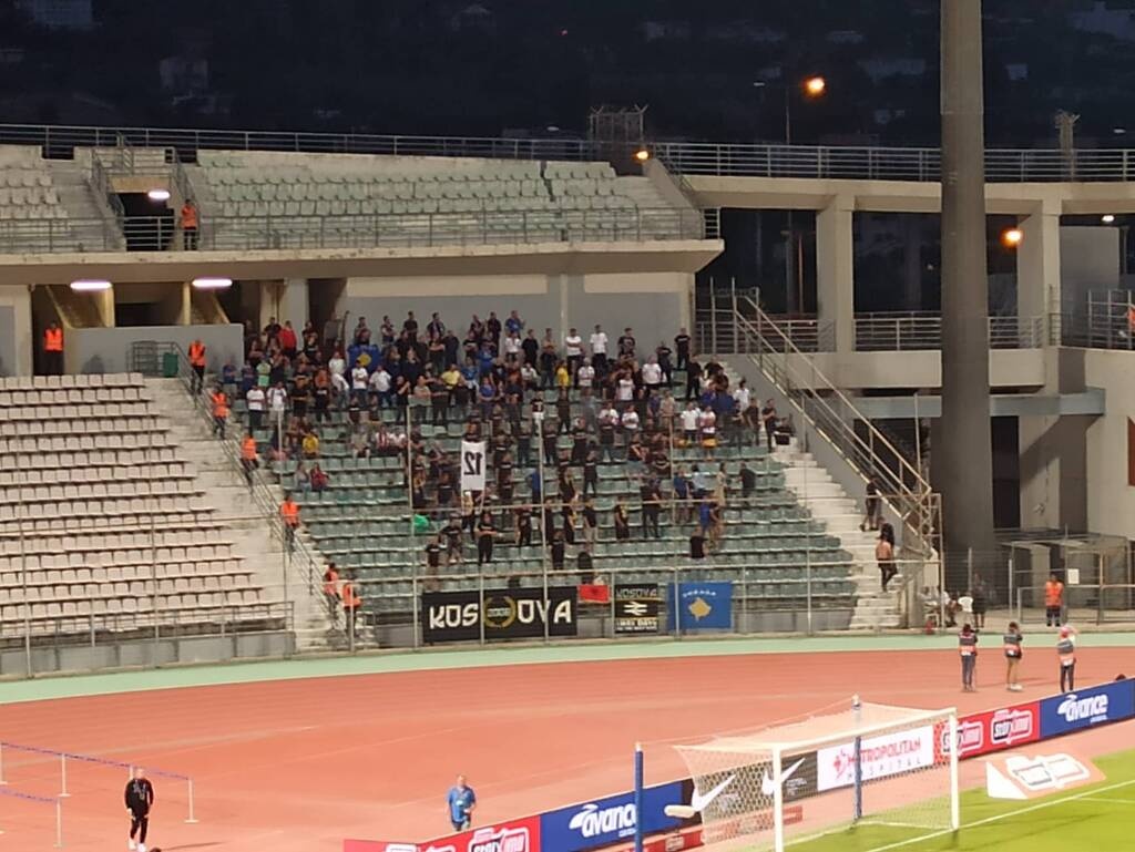 Ελλάδα-Κόσοβο: Κοσοβάροι στις εξέδρες - Συνθήματα και έντονες αποδοκιμασίες