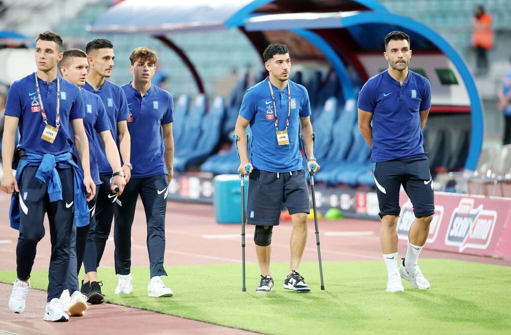 Ελλάδα-Κόσοβο: Στο γήπεδο με πατερίτσες ο Λημνιός (Photos)