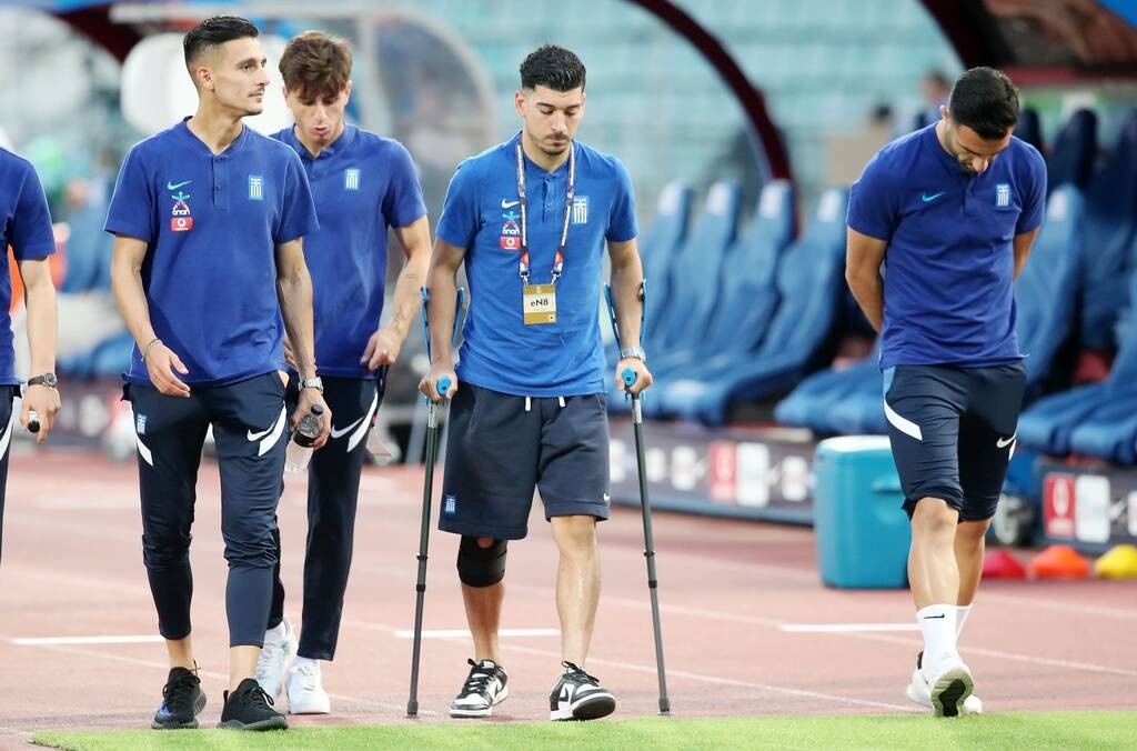 Ελλάδα-Κόσοβο: Στο γήπεδο με πατερίτσες ο Λημνιός (Photos)