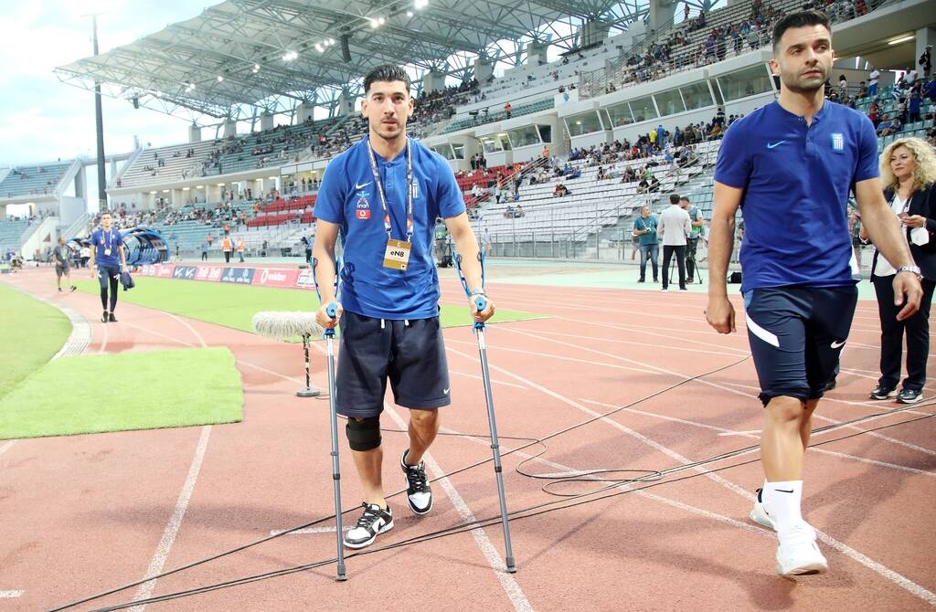 Ελλάδα-Κόσοβο: Στο γήπεδο με πατερίτσες ο Λημνιός (Photos)