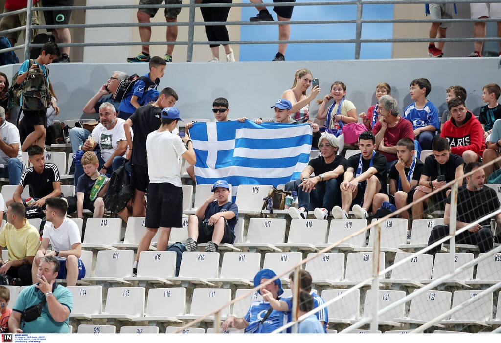 Ελλάδα-Κόσοβο: Κοσοβάροι στις εξέδρες - Συνθήματα και έντονες αποδοκιμασίες