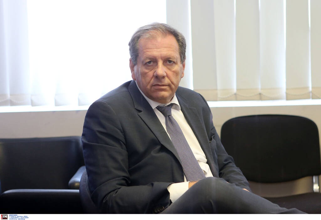 Οπαδοί της ΑΕΚ έξω από τον ΕΣΑΚΕ - Στη συνεδρίαση και ο Μάκης Αγγελόπουλος
