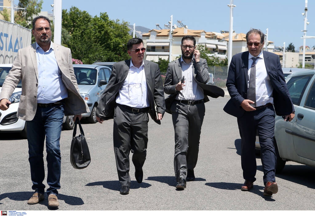 Οπαδοί της ΑΕΚ έξω από τον ΕΣΑΚΕ - Στη συνεδρίαση και ο Μάκης Αγγελόπουλος