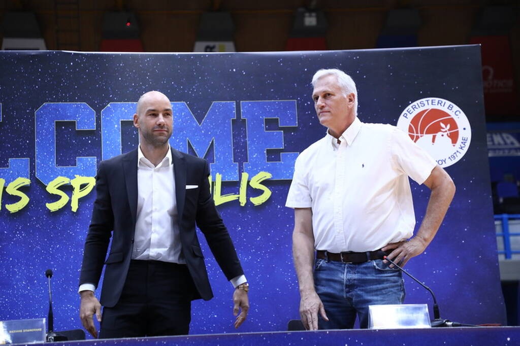 Περιστέρι: Καρέ καρέ η παρουσίαση του Σπανούλη (photos)