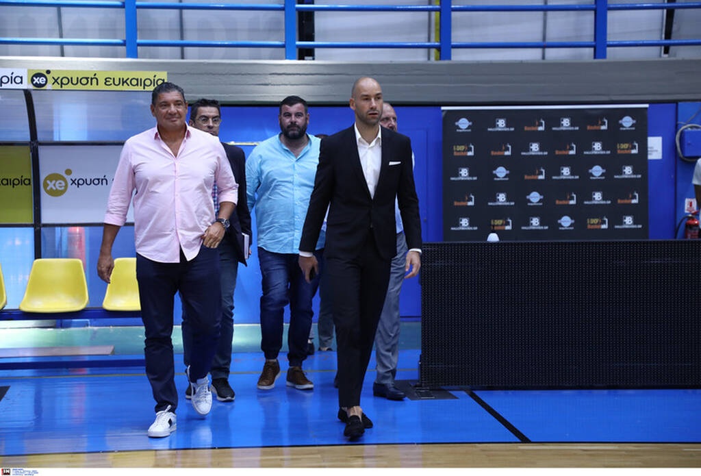 Περιστέρι: Καρέ καρέ η παρουσίαση του Σπανούλη (photos)