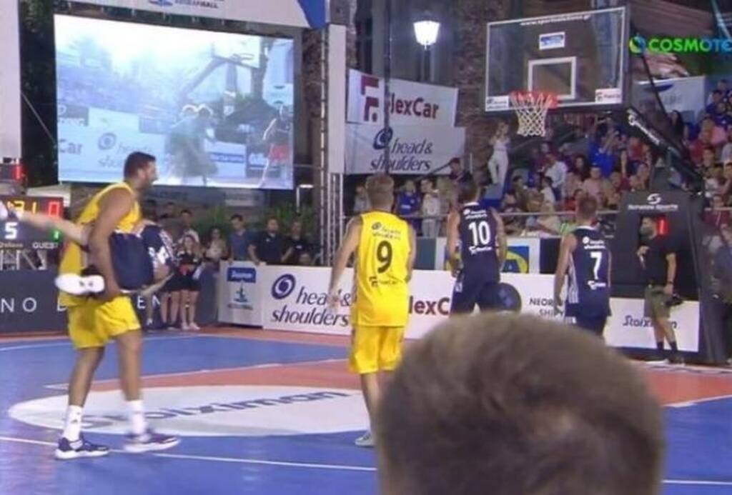 Έπος! Ο Μπουρούσης έκανε... κινητό σκριν στον Πετρούνια (video)