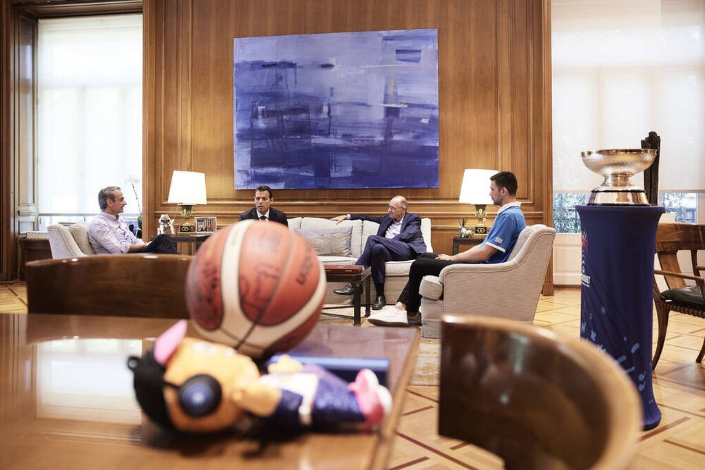 Eurobasket 2022: Στο Μαξίμου οι Λιόλιος, Ιτούδης, Παπανικολάου – Οι ευχές του πρωθυπουργού