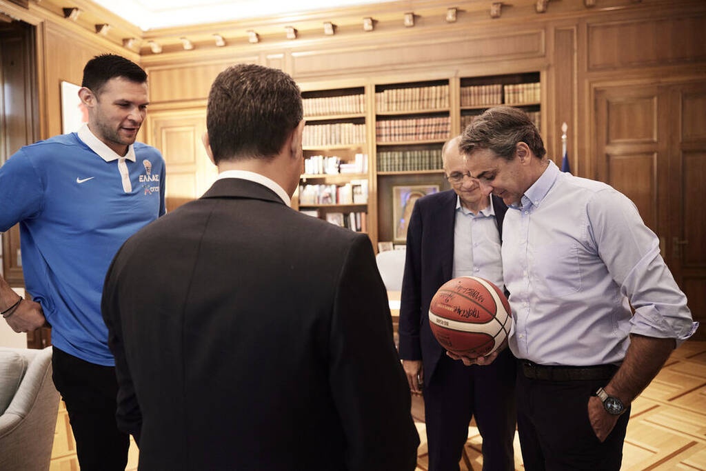 Eurobasket 2022: Στο Μαξίμου οι Λιόλιος, Ιτούδης, Παπανικολάου – Οι ευχές του πρωθυπουργού