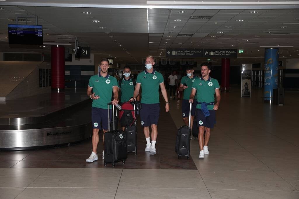 Παναθηναϊκός: Στην Πράγα η αποστολή - Μαζί με Γιοβάνοβιτς ο Αλαφούζος (photos)