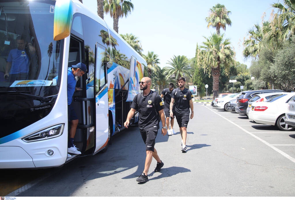 ΑΕΚ: Υποδοχή και ζέστη στην Κύπρο – Στις 19:30 η προπόνηση (photos)