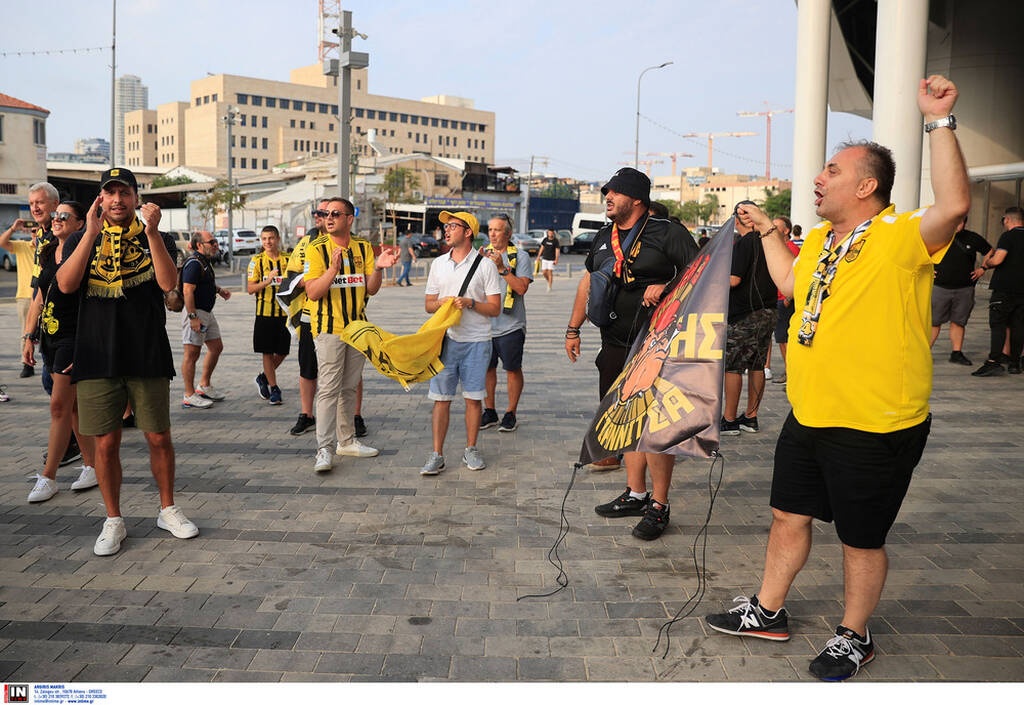 Μακάμπι Τελ Αβίβ-Άρης: Μαζί οι οπαδοί των δύο ομάδων στο Μπλούμφιλντ (photos)